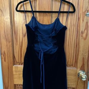 Blue dress, size medium.